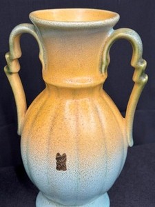 lot 77 image: Pair of Vintage Stangl Pottery Vases