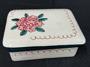 lot 99A image: Vintage Mountain Laurel Cigarette Box