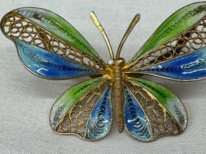 lot 356 image: Vintage Filagree and Enamel Butterfly Figurine Brooch