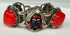 lot 345 image: Vintage Tribal Figurine Panel Bracelet
