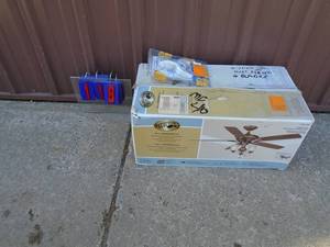 Hunter ceiling fan. Looks new but missing blades. As shown.