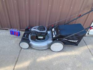 Murray push mower with bag. Nice condition. Tested & works. As shown.
