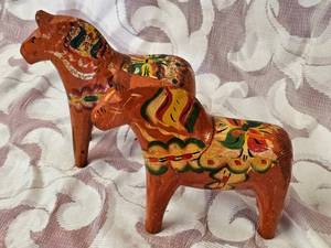 Folk Art Scandinavian Dalah Horse Figures, 2