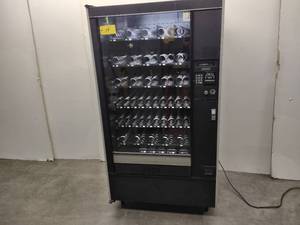 lot 14 image: Automatic Products Model Snack Shop...