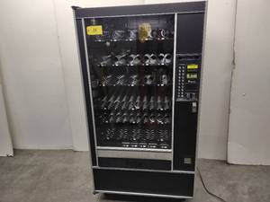 lot 15 image: Automatic Products Model Snack Shop 113 Commercial Vending Machine