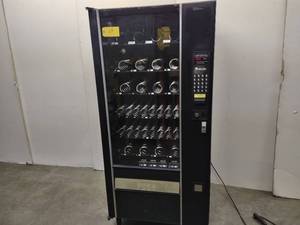 lot 17 image: Automatic Products Model Snack Shop LCM2 Commercial Vending Machine