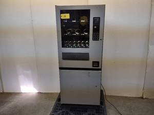 lot 18 image: Automatic Products Model Snack Shop CS Commercial Vending Machine