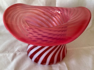 Vintage Fenton Art Glass Cranberry Opalescent Optic Swirl Top Hat Vase