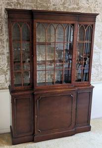 Lovely Mahogany Display Hutch
