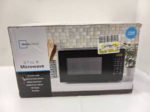 lot 60 image: NEW MAINSTAYS MICROWAVE