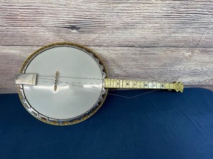 lot 31 image: Concertone Banjo With Case