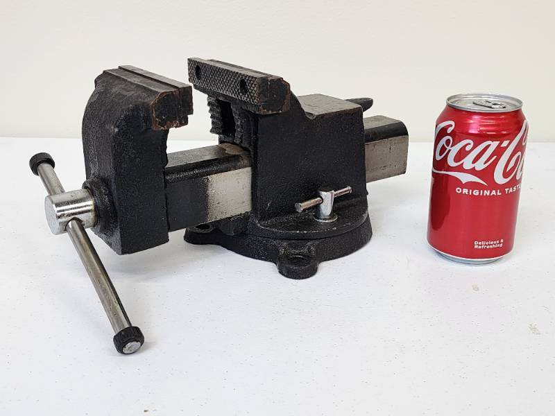 lot 82 image: Workbench Vise