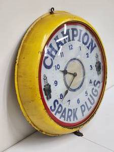 lot 4 image: Rare Vintage 18 Round Champion Spark Plug Clock