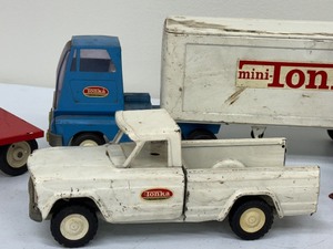lot 292 image: Variety of Vintage Tonkas