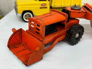 lot 290 image: Vintage Tonka Truck, Shovel Top, Earth Mover and Wyandotte Highway Engineers Heavy Duty Tractor