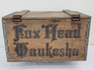 lot 58 image: Rare Vintage Wooden Fox Head Waukesha Wisconsin Brewery Crate