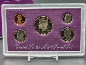 lot 165 image: U.S. Treasury 1992 Proof Coin Set