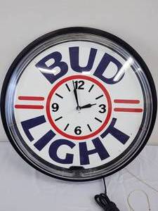 lot 112 image: Vintage Neon Bud Light Clock