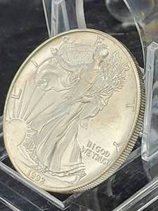 lot 134 image: Uncirculated 1992 American Eagle 1 oz. Fine Silver Dollar