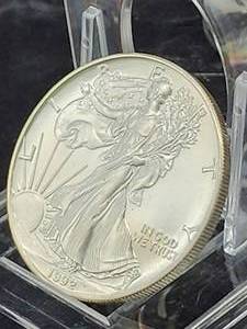 lot 140 image: Uncirculated 1992 American Eagle 1 oz. Fine Silver Dollar
