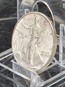 lot 201 image: U.S Mint 1992 Silver American Eagle Dollar Coin