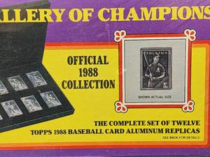 lot 389 image: 1988 Topps Gallery of Champions Replica Miniature Baseball Cards