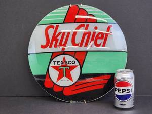 lot 238 image: Vintage Texaco Sky Chief Gas Pump Globe Glass Piece