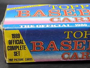 lot 195 image: Factory Sealed 1989 Topps Baseball Complete 792 Card Set