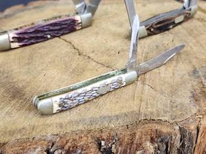 lot 249 image: (3) Assorted Folding Pocket Knives