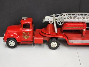 lot 97 image: Vintage 1960s Tonka Fire Truck