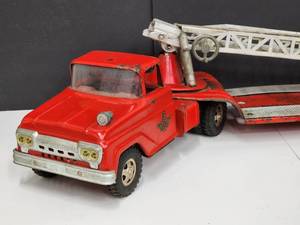 lot 100 image: Vintage 1970s Tonka  Structo Long Fire Truck