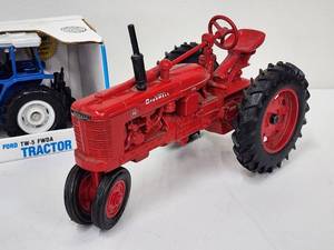 lot 322 image: (2) Assorted Vintage Toy Tractors