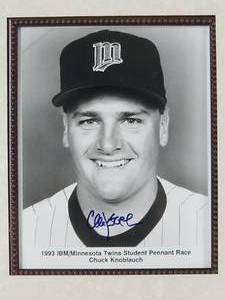 lot 325 image: Nicely Framed Autographed Team Photos of Minnesota Twins Players Chuck Knoblauch and Chili Davis