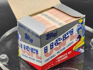 lot 385 image: 1985 Topps USFL Football Card Set