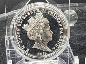 lot 312 image: (1) Silver Queen Elisabeth 2016 One Crown and (1) Gold Plated 2015 One Crown