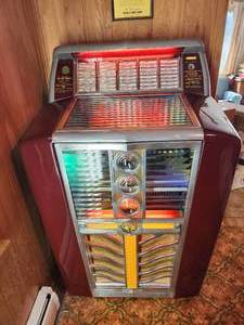 lot 401 image: Very Vintage The Mills Constellation Jukebox Model 951