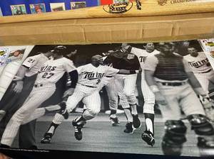 lot GB13 image: 1987 World Series Champions Minnesota Twins