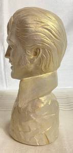lot GB34 image: Elvis Bust