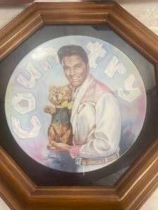 lot GB41 image: Elvis Collector Plates with Wooden Displays