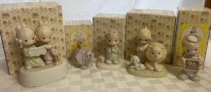lot GB52 image: Precious Moments Christmas Themed Figurines