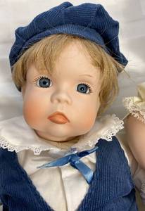 lot GB86 image: St. George Doll Co Minnesota State Fair 1989 & 1990 Porcelain Dolls