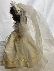 lot GB93 image: Madame Alexander Bride Doll