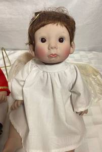lot GB106 image: Lee Middleton Dolls (3)