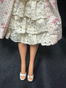 lot 26 image: Vintage Brunette Bubblecut Barbie Wearing Garden Party Outfit