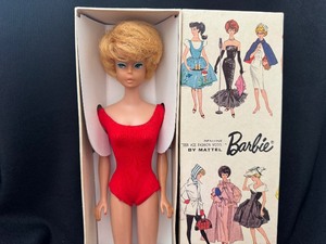 lot 63 image: Barbie Blonde Bubble Cut No. 850 with Box