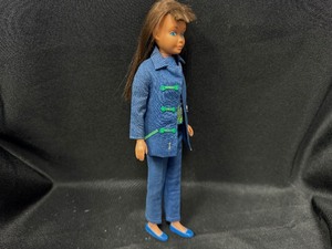 lot 80 image: Vintage Skipper Barbie Wearing Fun Time Outfit