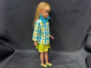 lot 83 image: Vintage Skipper Barbie Wearing Plaid City Outfit