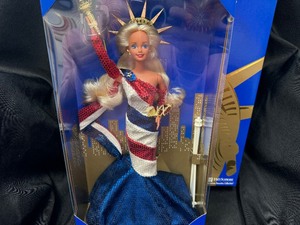 lot 100 image: Limited Edition Statue of Liberty Barbie New in Box F.A.O Schwarz