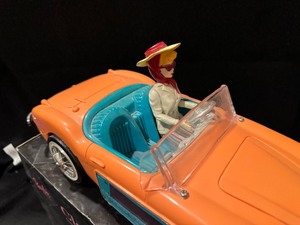 lot 114 image: Barbie in Convertible Clock Radio with Box