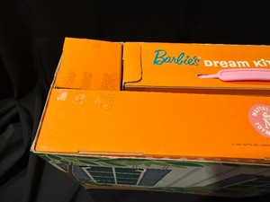 lot 116 image: Barbies Dream Kitchen Dinette